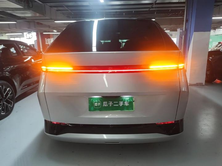 X9 2024 640 AWD Performance Max photo 3