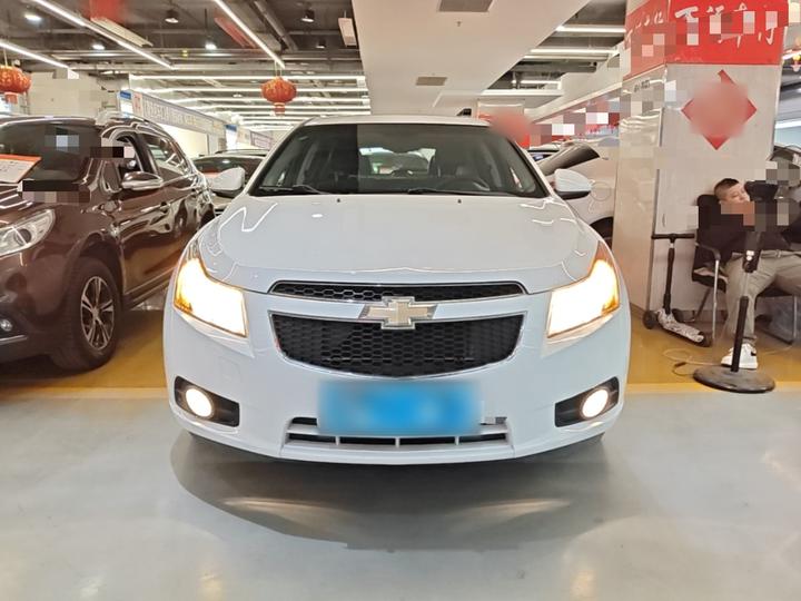 2013 Hatchback 1.6L AT Luxury photo 2