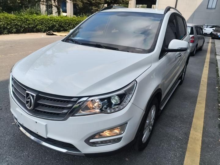 560 2015 1.8L MT Elite