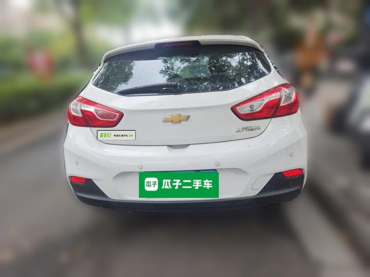 2018 Hatchback 320 AT photo 5
