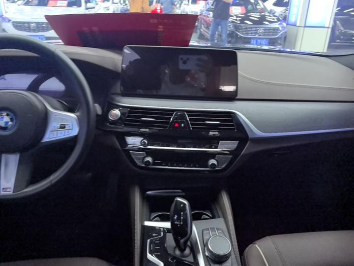 5 Series EV 2022 Facelift 535Le M Sport Package photo 8
