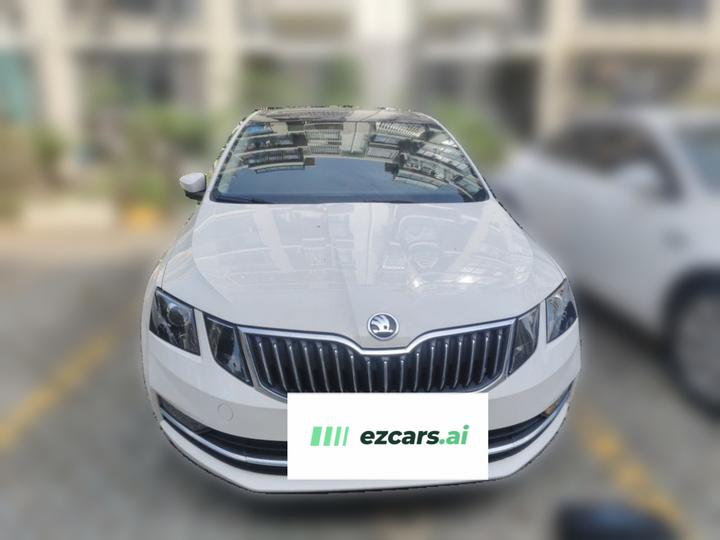Octavia 2019 1.5L AT Luxury photo 2