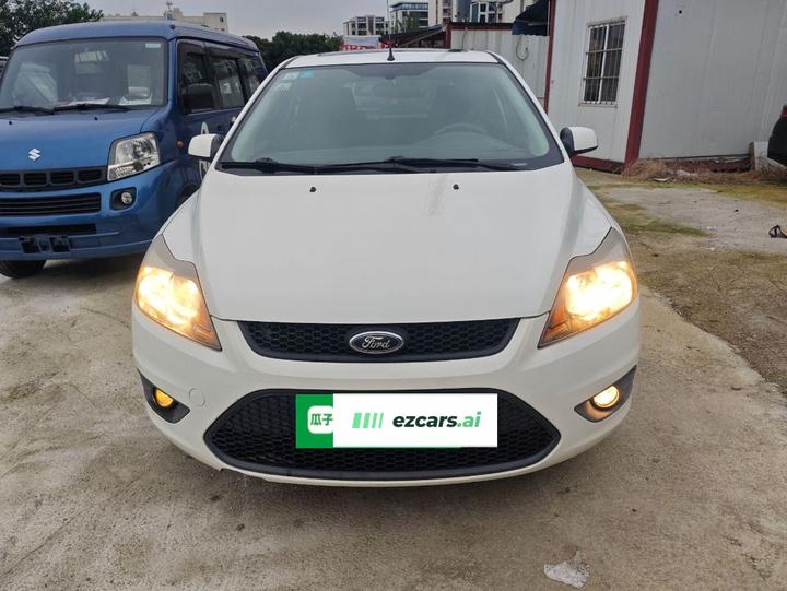 Focus 2013 Hatchback Classic 1.8L AT Anniversary Edition photo 2