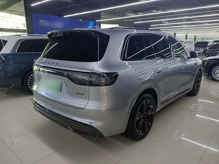 HIMA AITO M8 2025 EREV Ultra 53.4kWh 5-Seater 192-Line LiDAR photo 4