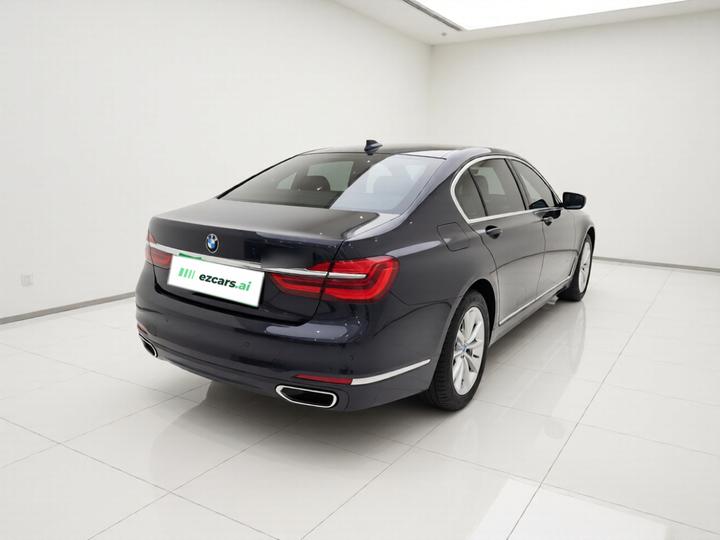 7 Series 2016 730Li Luxury photo 6