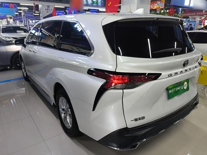 Granvia 2024 2.5L Hybrid Comfort photo 4