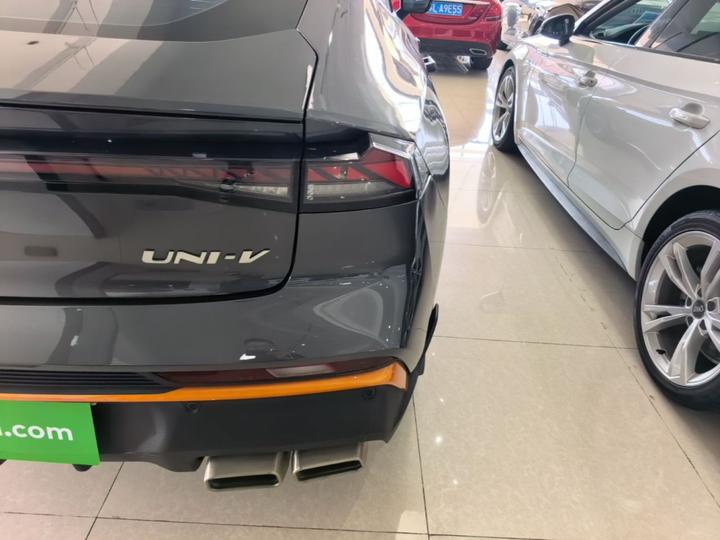 UNI-V 2024 1.5T Premium Sport photo 7