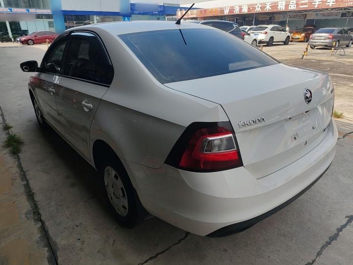 Rapid 2018 1.4L MT Standard photo 4
