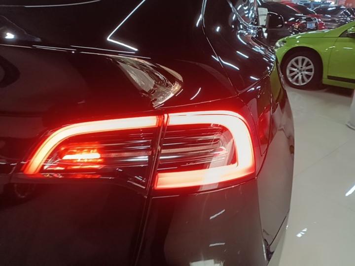 Model Y 2023 RWD photo 7