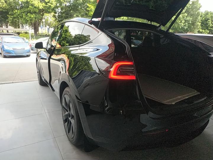 Model Y 2023 RWD photo 4