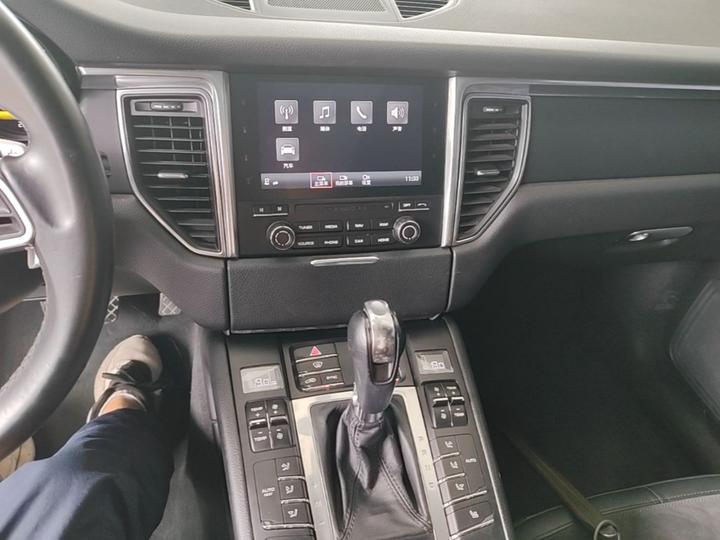 2017 Macan 2.0T photo 8