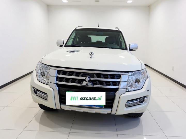 Pajero Parallel Import V93 3.0L 5-Door GLS 7-Seater photo 2