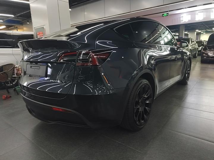 Model Y 2024 RWD photo 4