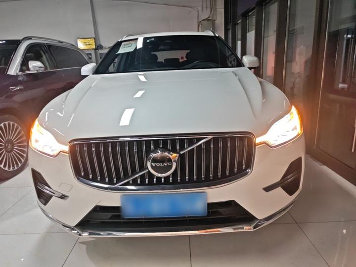 XC60 2022 B5 AWD Luxury photo 2