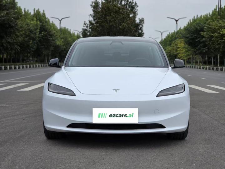 Model 3 2023 RWD photo 2