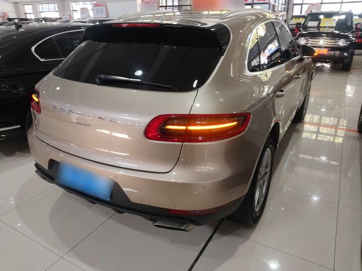 2017 Macan 2.0T photo 6