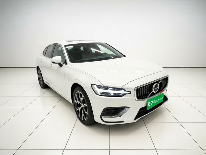 S60 2026 B4 Luxury photo 3