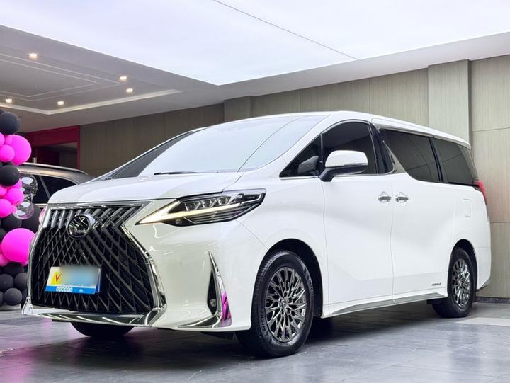 LM 2020 300h 4-Seater Royal
