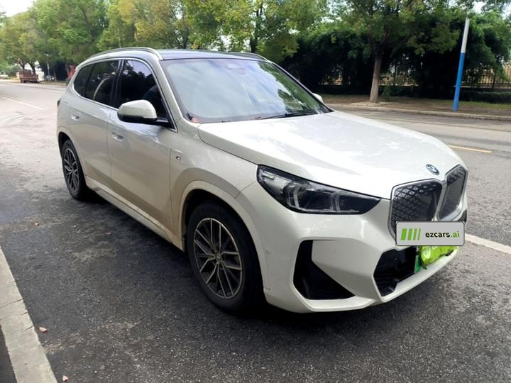 iX1 2023 eDrive25L M Sport Package photo 3