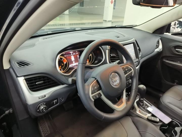 Cherokee 2020 2.0L RWD Classic Sport photo 5