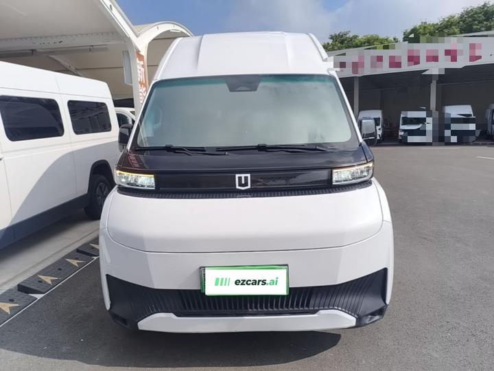 VAN 2025 Medium Wheelbase High Roof 68kWh photo 2