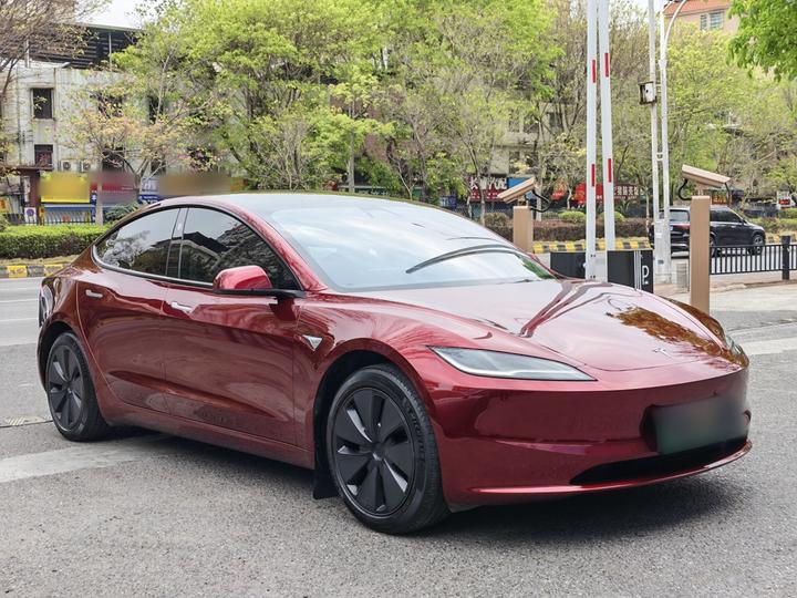Model 3 2023 RWD photo 2