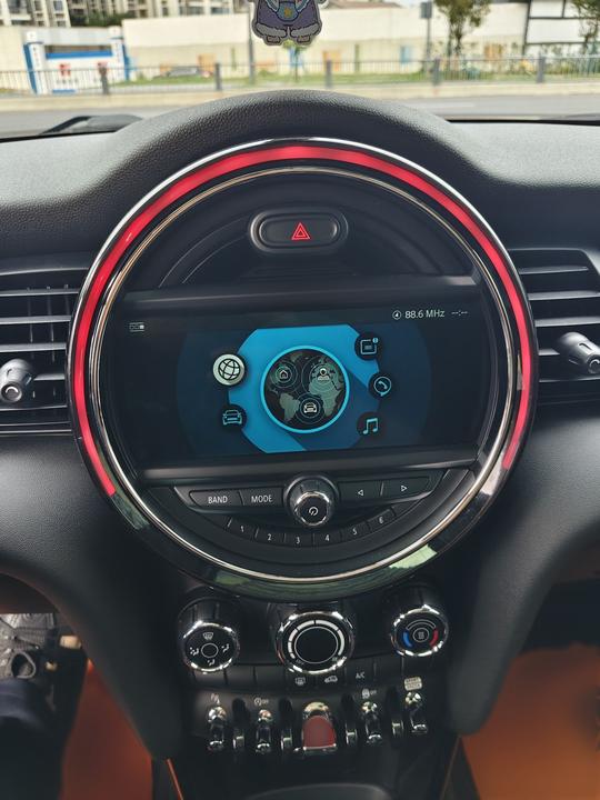 2018 1.5T COOPER Classic 5-Door photo 4
