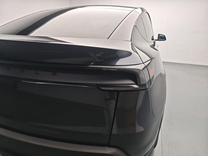 Model Y 2025 RWD photo 7