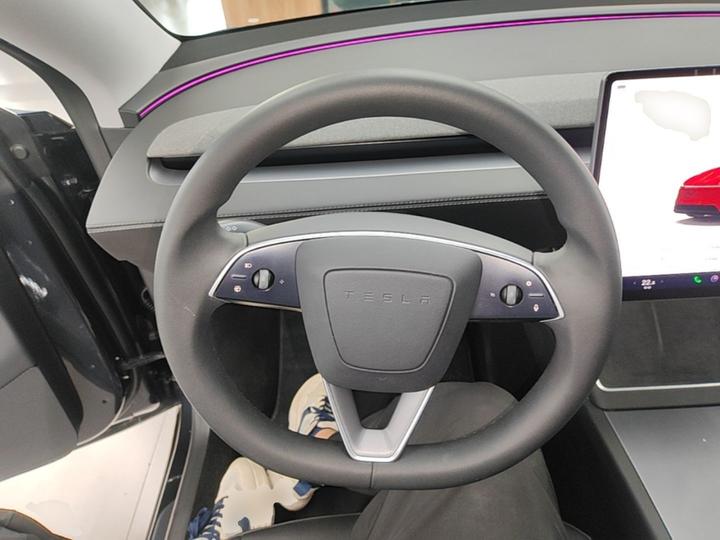 Model Y 2025 RWD photo 6