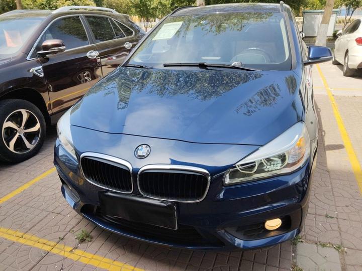 2 Series Wagon 2016 218i Leading photo 2