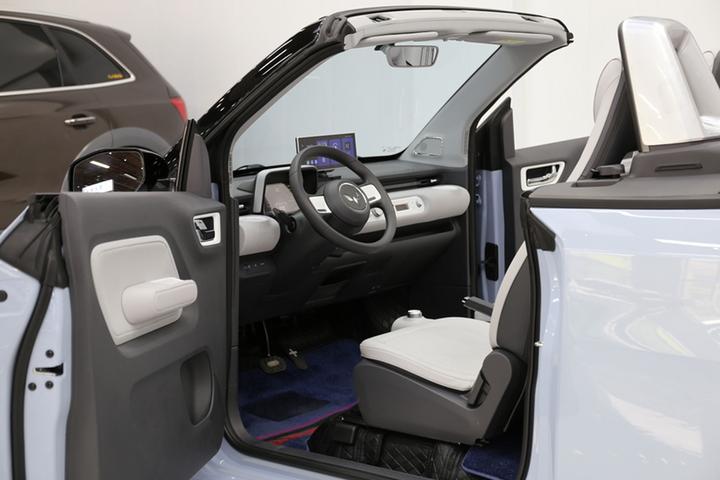 Hongguang MINIEV 2022 Convertible photo 8