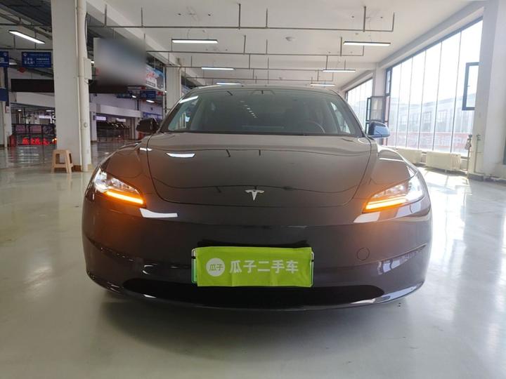 Model 3 2023 RWD photo 2
