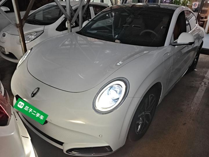 2022 555km Premium photo 2