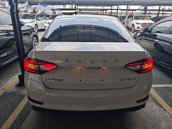 Octavia 2022 1.5L AT Comfort photo 3