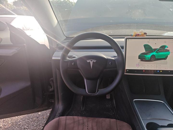 Model Y 2024 RWD photo 3