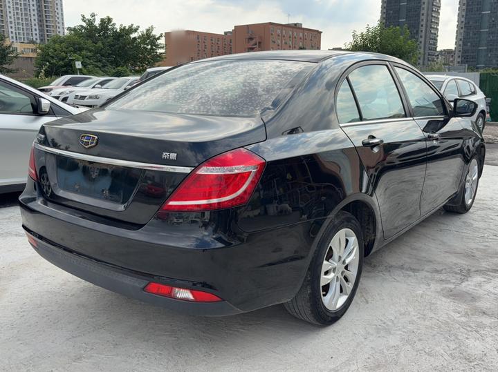 Emgrand 2016 Sedan 1.5L MT photo 4