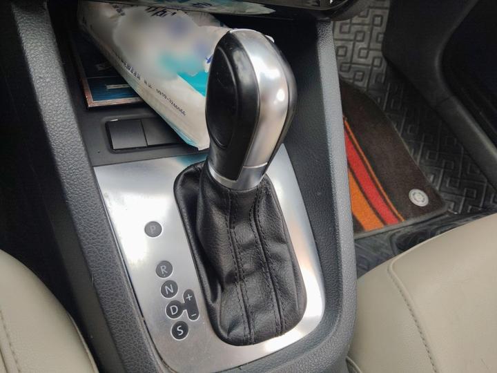 Sagitar 2014 1.6L AT Comfort photo 6