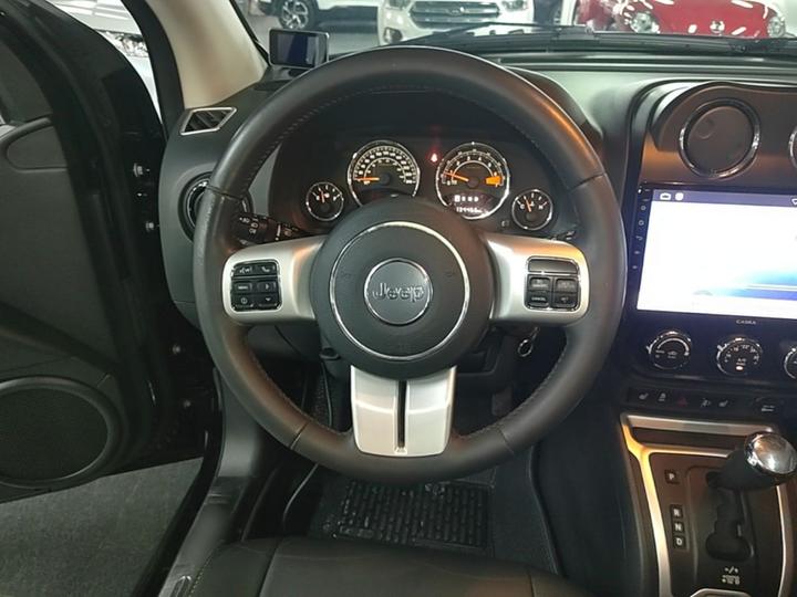 Compass Imported 2015 2.0L RWD Luxury photo 6