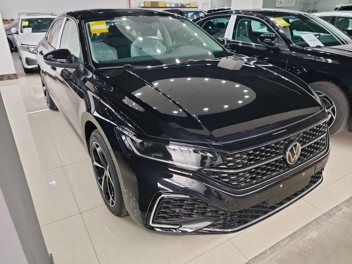 Passat 2025 330TSI Elite photo 3