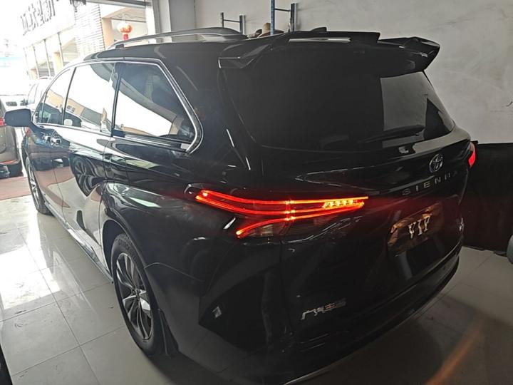 Sienna 2021 2.5L Hybrid Platinum photo 4
