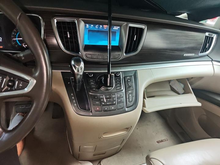 GL8 2011 3.0L XT Luxury Business Flagship photo 5