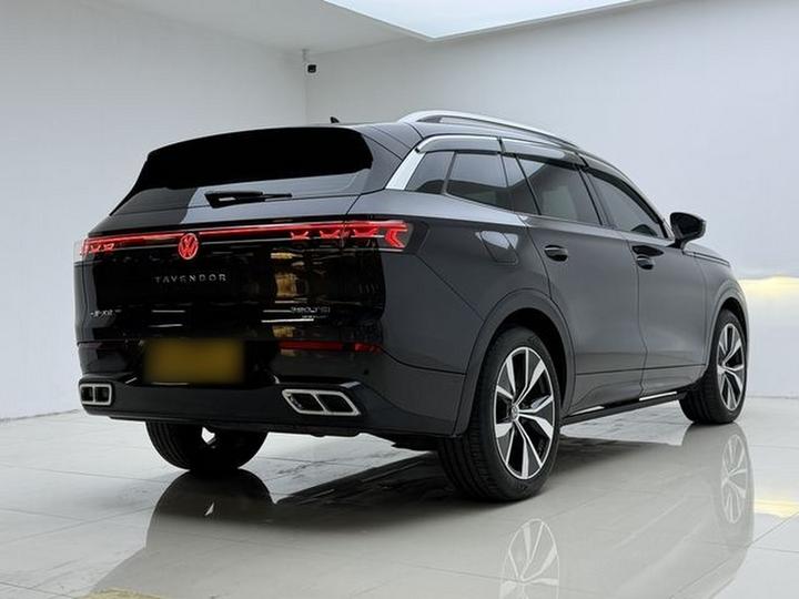 2023 380TSI AWD R-Line Launch Edition photo 5