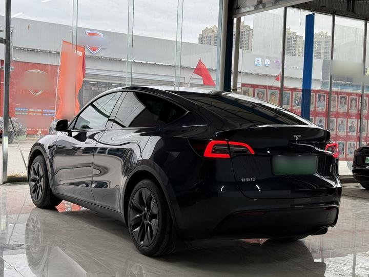 Model Y 2024 RWD photo 4