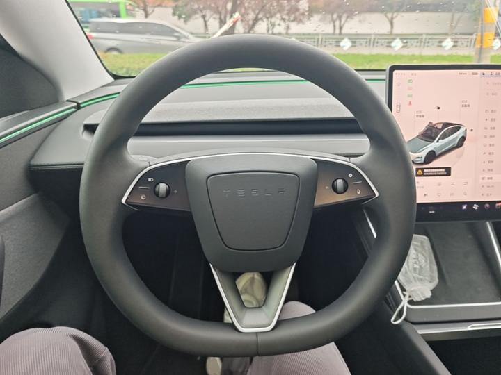 Model Y 2025 RWD photo 6