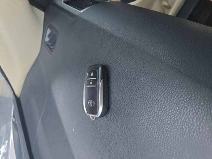 Highlander 2015 2.0T AWD Luxury 7-Seater photo 8
