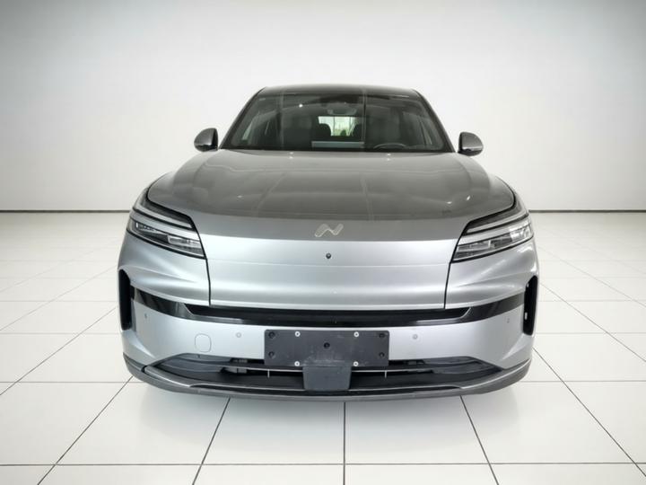 L90 2025 Ultra 6-Seater 60 photo 2
