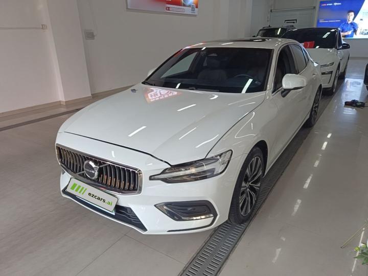 S60 2023 B4 Luxury
