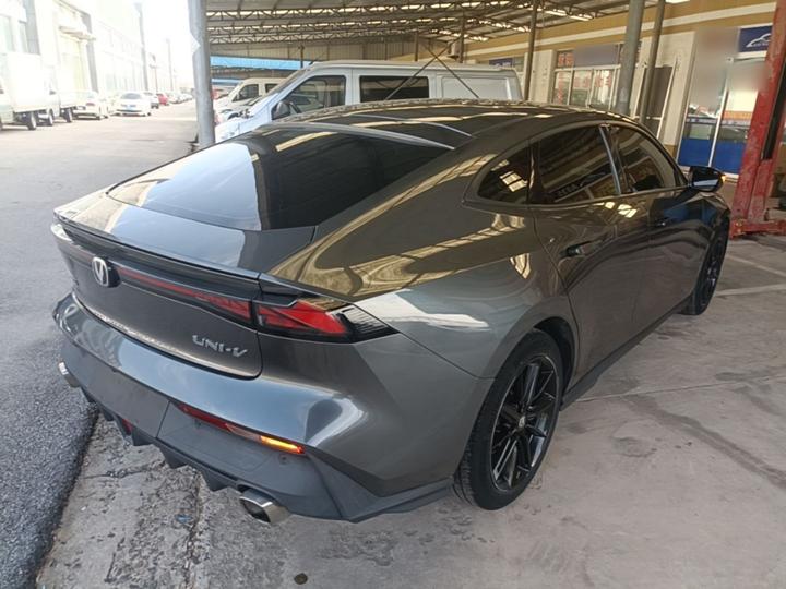 UNI-V 2022 1.5T Premium photo 6