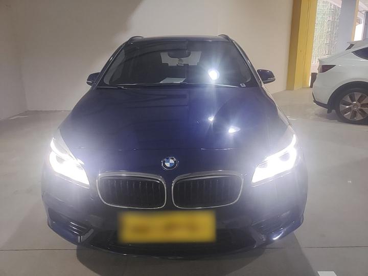 2 Series Wagon 2016 218i Sport Design Package photo 2