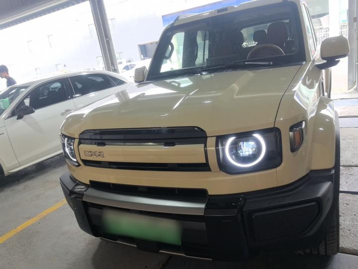 iCAR V27 2026 200KM AWD 700 photo 2
